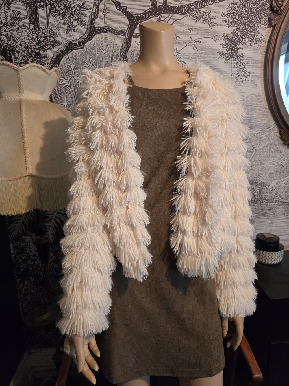 Saints + Secrets Shaggy Faux Fur Fringe Jacket Cream Off White Size M EUC